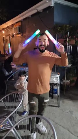 #FYP #salviboy🇸🇻🇸🇻 #LED #glowsticks  #partytime 