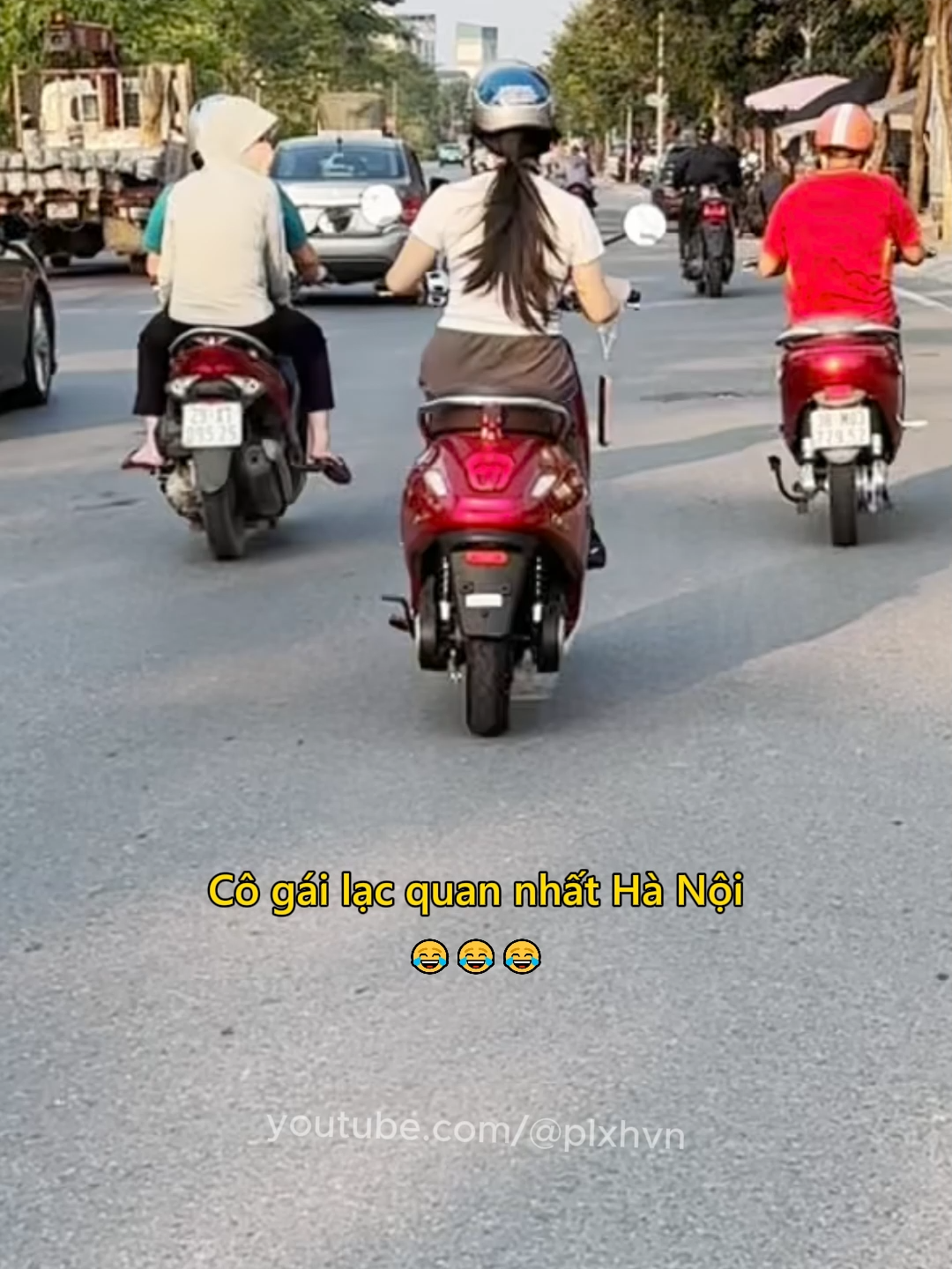 Cô gái lạc quan nhất Hà Nội 😂 #giaothong #cuopgiat #lacquan #yeudoi #phunu #anninh #hanoi #plxhvn #phapluatxahoi