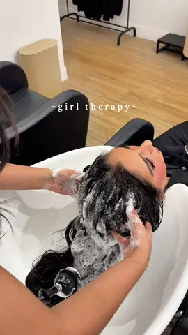 @jen_thestylist 🧖‍♀️ #ifykyk #relatable #girltherapy #hairtiktok #headmassage 