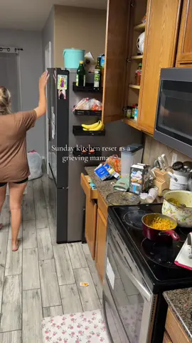 I love a Sunday reset 🫶🏽 #sundayreset #sahm #griefjourney #kitchenreset #grievingmother 
