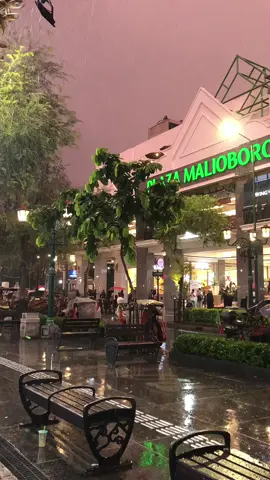 jogja lagi hujan🤏🏼 #malioboro #jogja 
