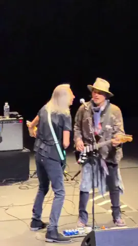 Johnny joins Patti Smith at the London palladium 