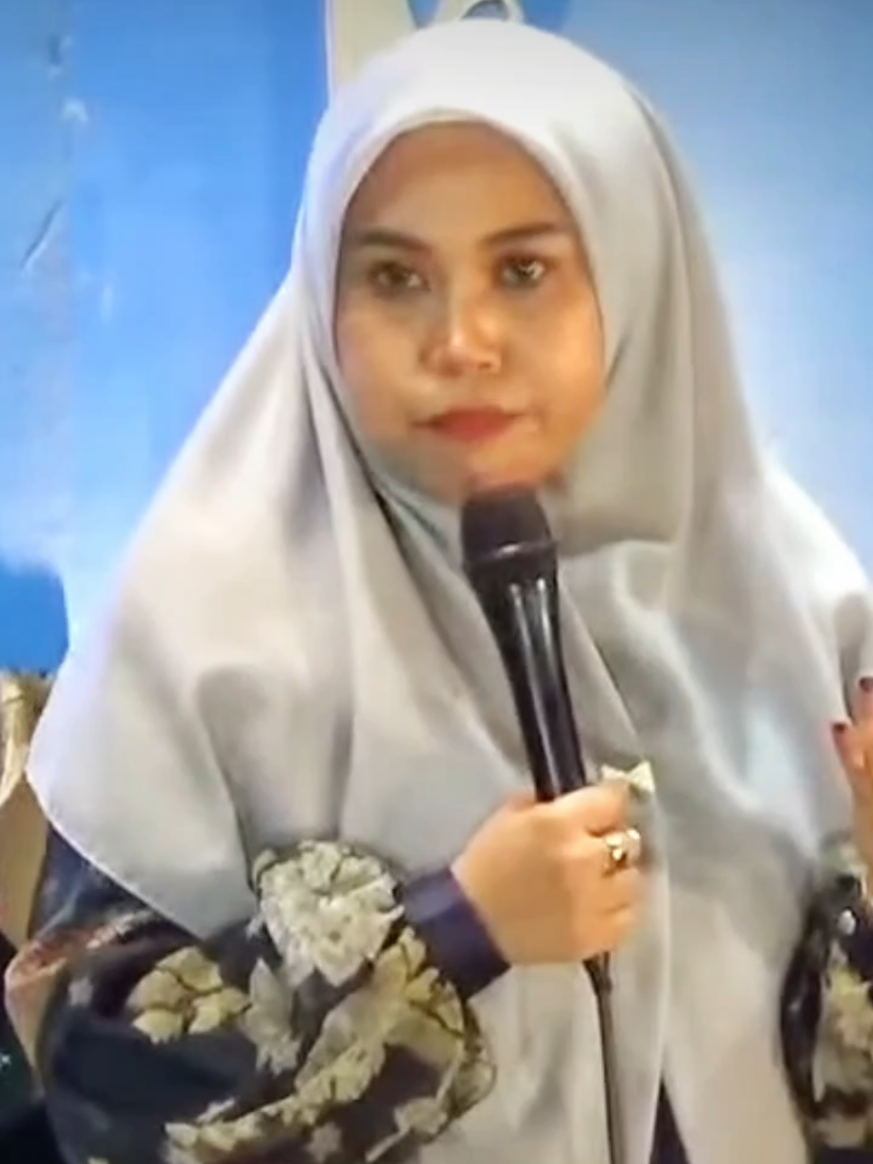 Istiqomah itu kuncinya hanya satu. memang harus memaksakan diri. #hjkharismayoginoviana #viraltiktok #viralvideos #fyppppppppppppppppppppppp #fypage 