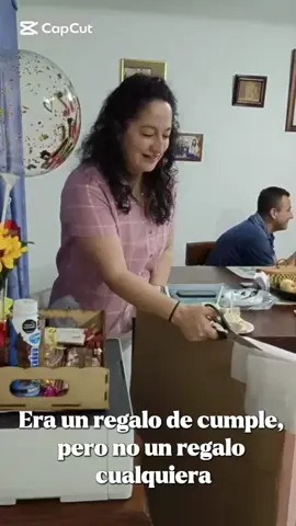 “No hay mayor recompensa que ver cómo el arte puede unir lo que el tiempo separó 💫🎨” “Esperen hasta ver su reacción… 💔✨” #ArteConAmor #RetratoPersonalizado #MadreEHija #AmorEterno #ElArteSana      