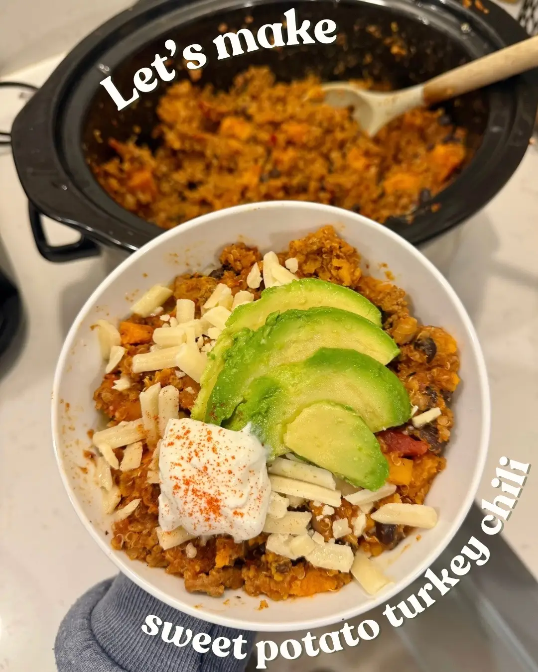 One of my favorite cozy fall recipes I make every year!! Recipe from @Erin Clarke !! #healthyrecipes #chili #crockpotrecipes #whatieatinaday #healthymeals 