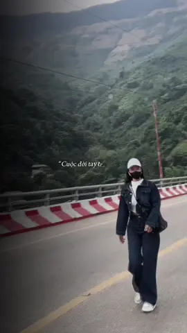 Cuộc đời tay trắng bao năm…#😌🖤 #tamtrang #thuthuy #xuhuongtiktok2025❤️🌈✔️ #CapCut 
