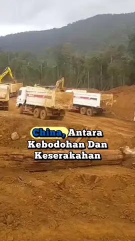 Narasi lantang khas Suara Langit. Tentang kebodohan pejabat yang menukar kedaulatan bangsa dengan proyek China. Dari tambang yang dikeruk hingga kereta cepat yang jadi beban rakyat. Suara untuk membuka mata bangsa: jangan biarkan negeri ini dijajah dengan utang. #SuaraLangit #ChinaRakus #KeretaCepatBebanRakyat #IndonesiaDijajahUtang #BangkitkanKedaulatan