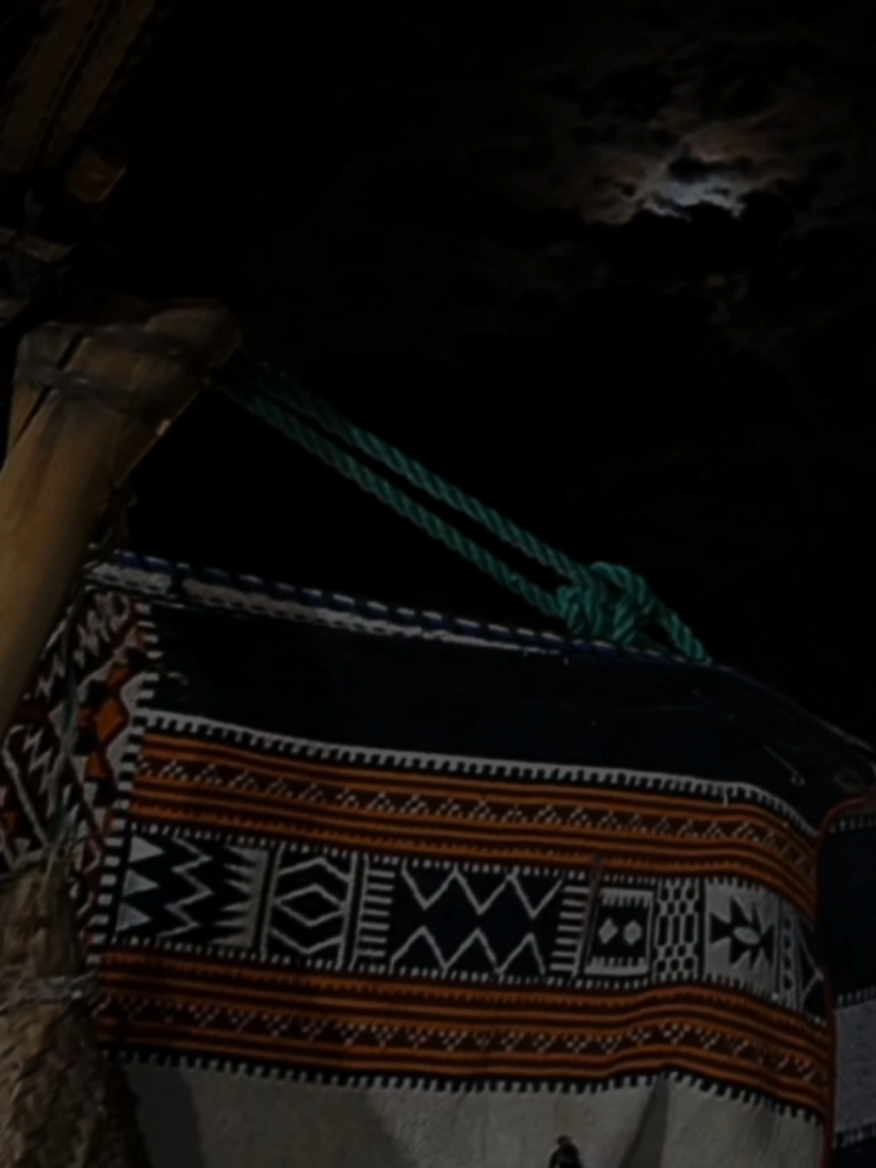 روح من الليل ثلثين والثلث الأخير به نزول اللي نزوله تخر له الجباه وانا عبده تحت ملكه واعبده واستجير في رجاء اللي مايخيب رجا منهو رجاه يالله اللي مادعي الا انت يالحي البصير دلني لا تاهت اقدامي بدرب الحياه.. #غزاي_بن_سحاب #قوالب_ساري #شيلات #اكسبلور #CapCut 