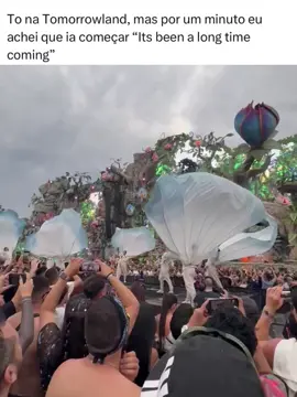 To na Tomorrowland, mas por um minuto eu achei que ia começar “Its been a long time coming”