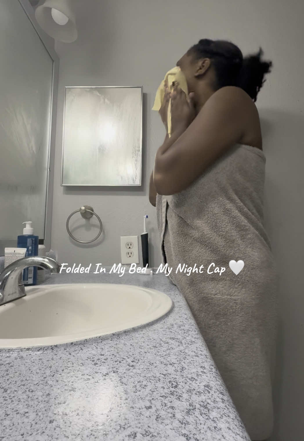 Sunday Reset , after sleeping in , cooking dinner and cleaning my place . I get to rest , eat drink some wine and watch a movie before bed . Had a late start . Life of a night shift nurse #sundayreset #sundayresetroutine #nightcap #nightshiftnurses 