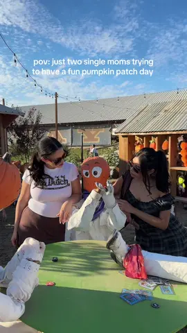 Anything for the kids am I right? 😭😭  #twinmom #MomsofTikTok #singlemomsoftiktok #pumpkinpatch #dallascontentcreator 
