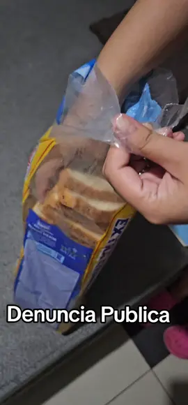 denunciabp7blica, mi gente tengan cuidado al comprar su pan bimbo, hoy pase haciendo mis compras para la semana en el supermercado la colonia de Rubenia, y vean el pan como salio, no se si son cucarachas o gorgojos.. y lo unico que hace el super mercado es cambiarte la bolsa de pan. mucho ojo señores con lo que compramos y a precios caros para colmo. #supermercadoslacoloniarubenia.