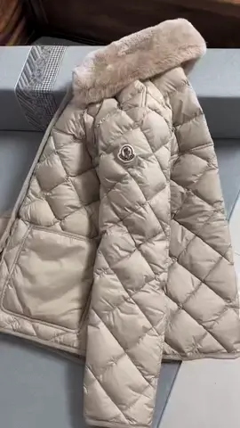 #jacket #monclerjacket #winterfashion #girls #pufferjacket 