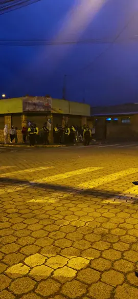 Siempre hay un ocurrido Día de paralizaciónes en Cayambe  #paro #cayambe_ecuador🇪🇨 #humor #funny #parati #xyzcba #fyp #Viral #viascerradas #2025 #policiamilitar 