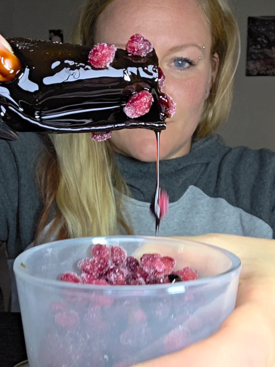 Lavashak and frozen pomegranate  #fyp #lavashak #mukbang #eatingsounds #eatingasmr 