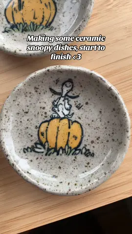 Snoopy dishes that I’m selling at the Ontario Art Festival on the 18th! Or if you would like one for yourself shoot me a message ;)  #snoopy #fall #greatpumpkin #artmarket #SmallBusiness 