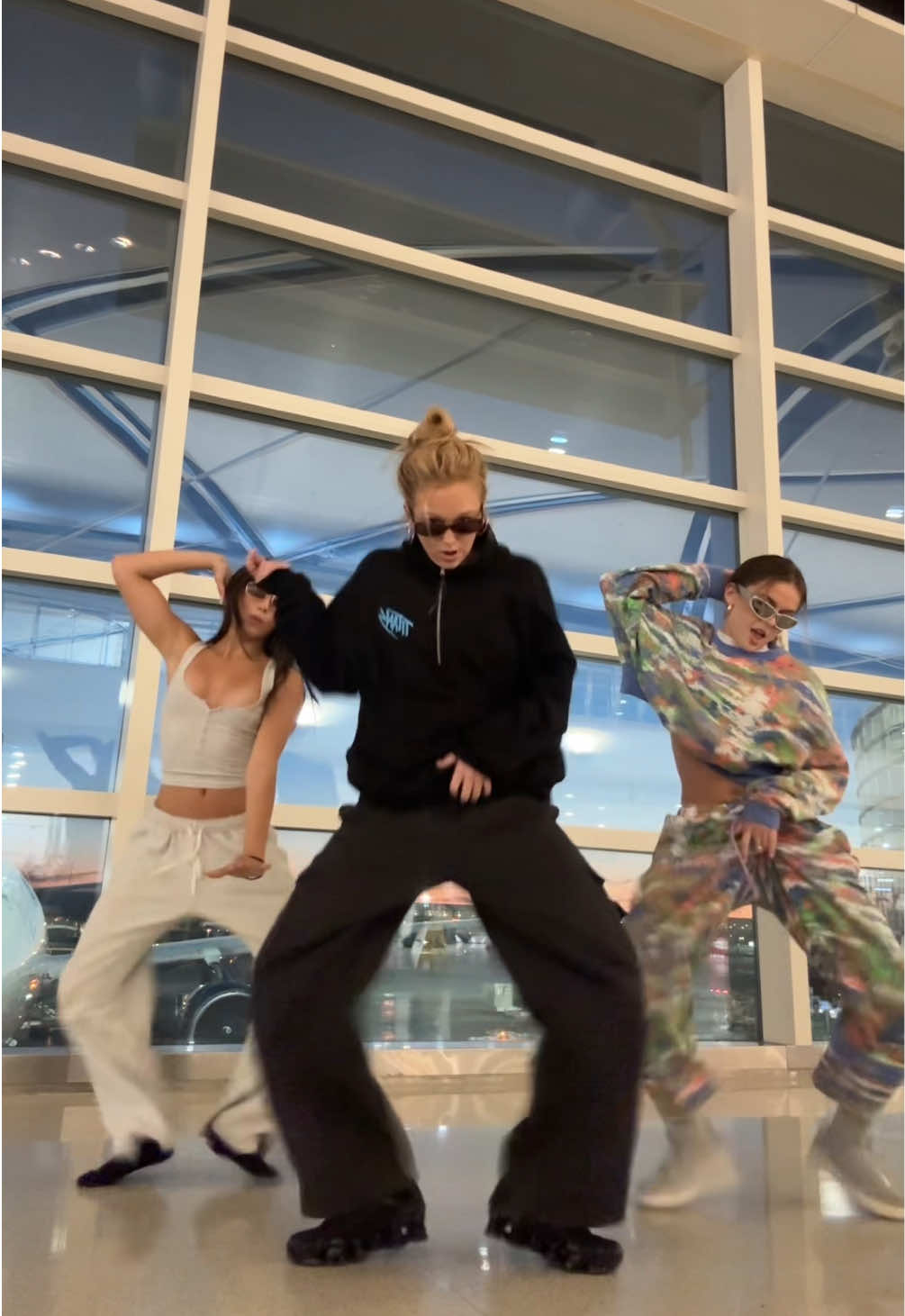 @madisoncubbage @dyl #barklikeyouwantit #dancetok #viral #airporttiktok 