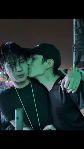 P’Tle အနမ်းနိုင်ဆုံးဆုနဲ့အချွဲနိုင်ဆုံးဆုရရှိသွားပါပြီ ဒီနှစ်လဲထပ်မှားပါစေ🥲 #TleFirstone #tlefirstone #tle_mtm #firstone_wnk #songkran 