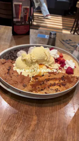 we loved our pizookie! #pizookie #spookypizzokie #bigbacks #besties 