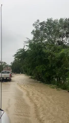 Alamo es zona de desastre😔  El pueblo está resolviéndole al gobierno #alamoveracruz🍊 #inundacion #veracruz 