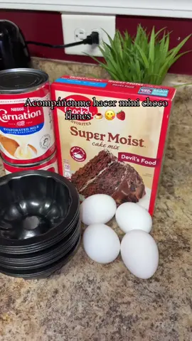 Segunda parte en otro video mini choco flanes😋😋🍓 #flan #chocoflan #mini #enprendimiento #delifresas 