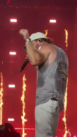 Now it’s Whiskey in the club #morganwallen 