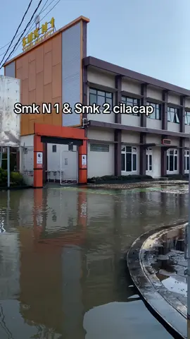 Banjir di smk 1 dan smk 2 cilacap##banjir #cilacapngapak #cilacap #fyppppppppppppppppppppppp #fypage 