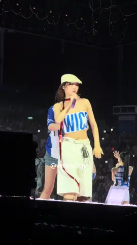 Not always jeongmo but somehow always jeongmo 🤣🤣  #Twice #twice_thisisfor_world_tour #Jeongmo #Jeongyeon #momo 