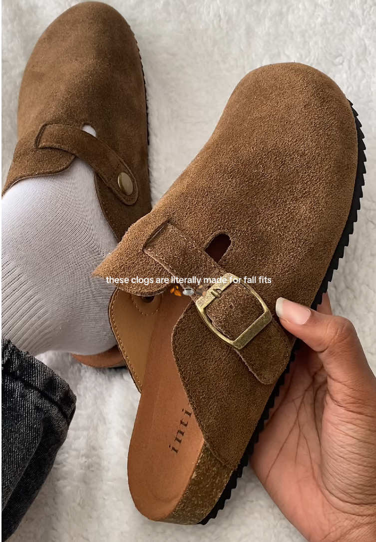 fall + clogs = the perfect combo 🍂 they’re comfy, trendy, and easy to style!! #clogs #fallshoes #fallfashion #tiktokshop #trendingfashion  
