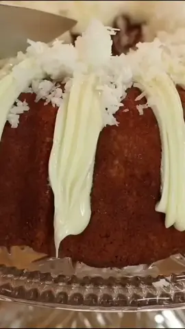 Bright, zesty, coconutty & creamy 💛 This lemony coconut cake is SO soft & dreamy! Steps ⬇️ 🧈 Beat butter, vanilla + sugar → add eggs, yogurt, milk 🍋 Add lemon zest, almond flour, AP flour, baking powder 🥥 Mix in sweet coconut 🔥 Bake 50–55 mins in bundt pan ❄️ Cool → pipe on lemony cream cheese icing ✨ Top with coconut & serve! Brunch? Yes. Dessert? YES. #LemonTok #CoconutCake #EasyDessert #BundtCakeRecipe #GreekDesserts #CreamCheeseIcing #CakeTok #KaliOrexi