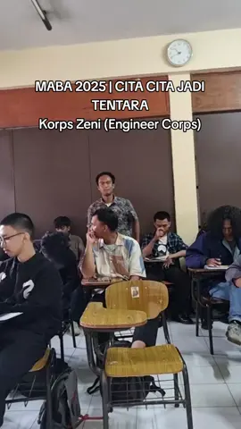 MABA 2025 | CITA CITA JADI TENTARA | KORP ZENI | ENGINEER CORP Korps zeni (engineer corps) dalam militer, Memiliki keahlian teknik sipil dan bertugas membangun berbagai infrastruktur untuk kepentingan militer maupun masyarakat. ✅ Nama umumnya: Zeni TNI / Army Corps of Engineers ✅ Keahlian: Teknik sipil, konstruksi, jembatan darurat, jalan, bangunan, bendungan, logistik, bahkan penanganan bencana. ✅ Fungsi ganda: Untuk operasi militer (membangun pangkalan, jembatan taktis, bunker). Untuk sipil (jalan desa, jembatan permanen, fasilitas publik, rumah rakyat). Contoh nyata : 🛠 TNI AD membangun jembatan gantung, jalan Trans Papua, rumah tahan gempa, sekolah, rehab pasca bencana. Tentara yang ahli membangun konstruksi sipil disebut korps zeni, mereka adalah “insinyur militer” yang mampu bekerja seperti kontraktor, tapi dalam struktur TNI. #universitasmuhammadiyahindonesia #maba2025 #tekniksipil #foryoupage #video