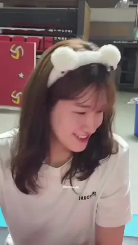 alis dia sangat lucu berbentuk segitiga😁🤣 #yeumhyeseon #megawatihangestri #redsparks #fypシ゚viral🖤tiktok #fyppppppppppppppppppppppp 