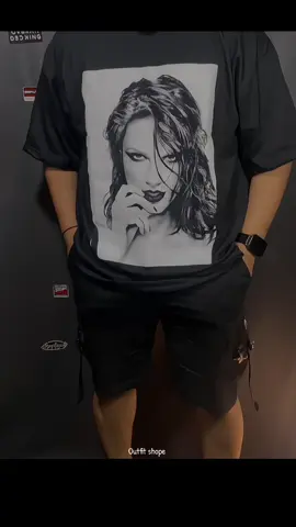 auto jadi sorotan ini mah make ni baju#kaosoversize #kaoskece #kaosviral #OOTD #kaoskeren 