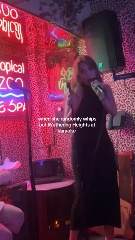 It’s not karaoke unless I’m singing Kate Bush #katebush #wutheringheights #katebushtok #singer 