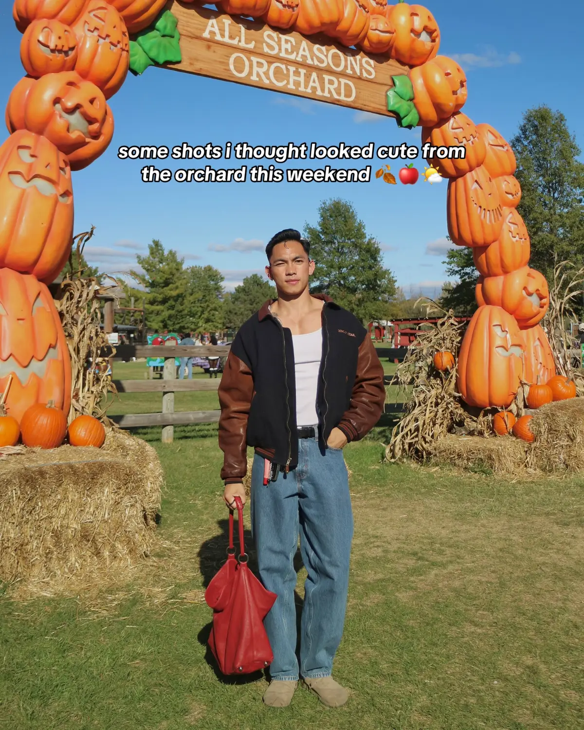 @Allseasonsorchard  . . . . #applepicking #falloutfit #thingstodoinchicago #appleorchard #fallfashion    