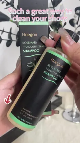 Such a great way to clean your shoes 🥰 #fypシ゚viral #foryoupage #shoecleaner #youneedthis #bestproduct   