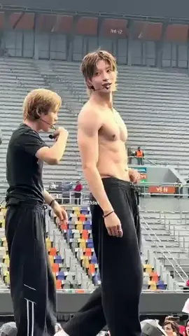 Anton Shirtless In Concert? OMG  Anton RIIZE ABS Anton RIIZE Shirtless  Anton RIIZE Sixpack #anton #riize #shirtless #shotaro #abs 