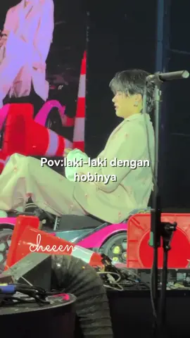 Dia tuh emang ga setampan aktor china lain sih menurutku tapi siapa yg bisa nandingin kebadasan kekecean dan ke ketampanan dia kalo udah mode racing gini😭❤️‍🔥🤏🏻💍🧎🏻‍♂️ #zhouyiran周翊然 #fyp #zhouyiran #racingboy #actorchina 