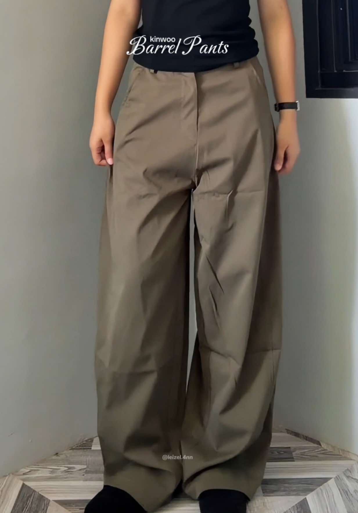 kinwoo barrel pants in army green >> #armygreenpants #barrelpants #widelegpants #baggypants 
