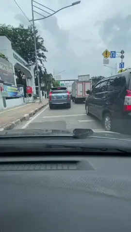 kalo libur sampingan nya jadi supir ayah hahaha