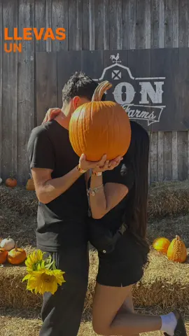 Pumpkin patch with my lover 🧡 #fyp #loml #pumkinpatch #fallseason #xyzbca 