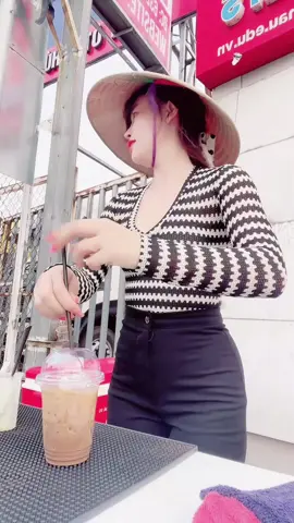 #tiktoklive #livehighlights có muốn say coffee thì ghé em Bông nhé #bébong🥰 
