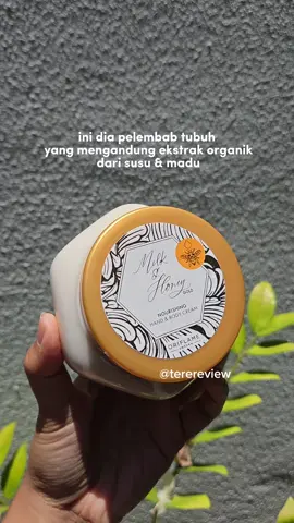 Bantu meningkatkan kelembapan kulit hingga 59% 🥰😍 kemasan baru wangi yg lebih fresh 🫶 coba yuk #terereview #oriflamebodycream #milkandhoneybodycream