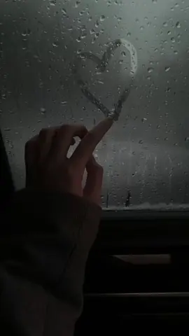 Gửi A ,anh à ! lúc e có nhiều vết thương trong lòng ,cũng là lúc e tuyệt vọng nhất ,đúng lúc đó ông trời đã mang anh đến bên e ,a cho e biết được có một cảm giác an toàn và hp vui vẻ nhu nào ,nhưng hanh phúc càng nhiều thì nước mắt e cũng nhiều,e nhớ lúc a đến bên e ,a nói với e rằng cuộc đời của a cũng bị rất nhiều người rời bỏ a, a sợ bị tổn thương lắm ,e từng bao giờ giống họ bỏ rơi a thêm một lần nào nữa nhé ,nhưng a ơi hình như a đã quên mất câu nói này rồi đúng không ,chính a là người nói e từng rời bỏ a ,nhưng chính anh cũng lại là người rời bỏ e trước, a đùa giỡn với e như vậy anh vui lắm không