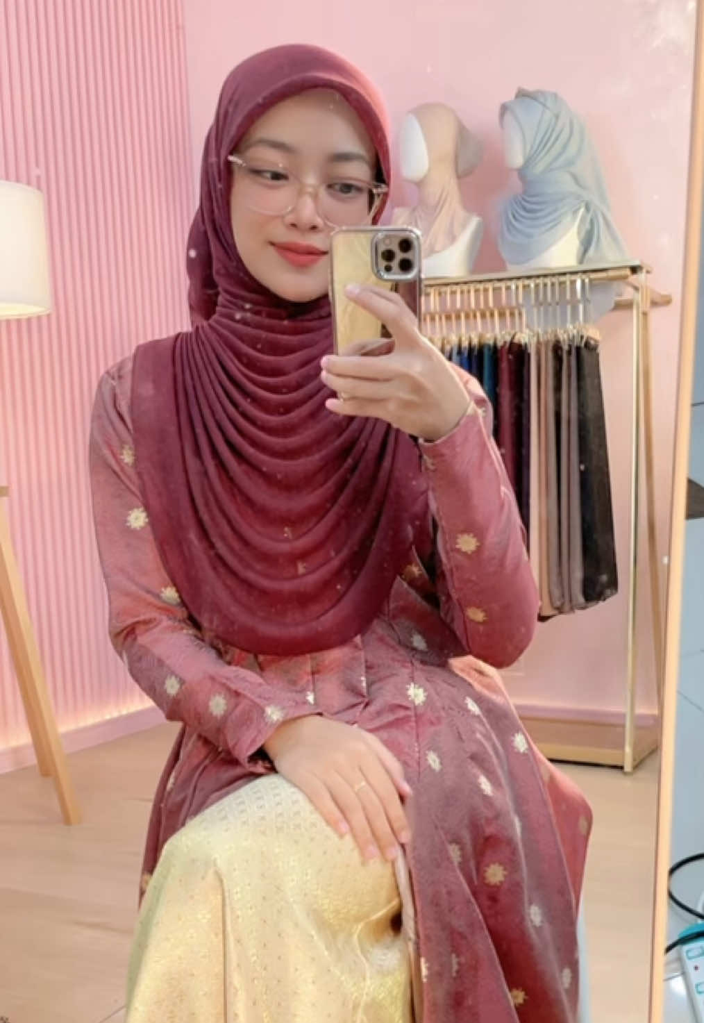 code burgundy harini !❤️‍🔥 #bawalshawl #afrahexclusive #hijabstylistkedah #innerneckafrahexclusive #fyp  