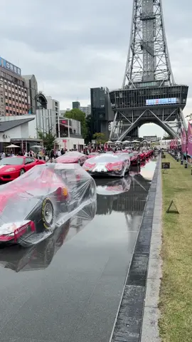 Festival đông người quá thì ghé qua Ferrari 😅
