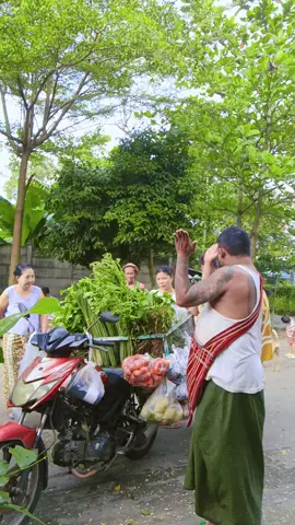 #ကုန်စိမ်းသယ်လေးကိုအားပေးကြပါအုံး #