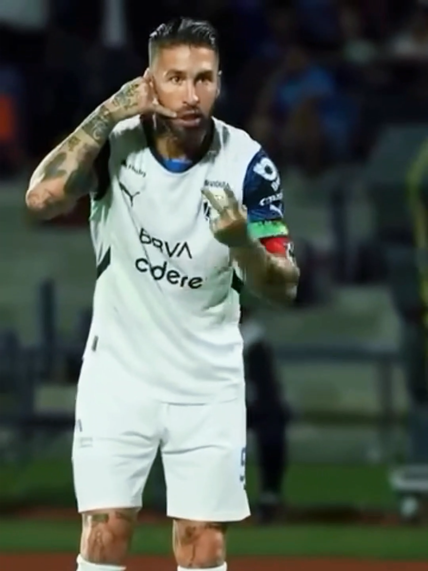 Lên đơn tại nhà Shipper tới lấy. Không cần phải lăn tăn có 1 món đồ mà nên ship như nào cho người thân, bạn bè,... Bước 1: Vào Z,á-L,-ồ vào mục khám phá tìm J&T Express Bước 2: Click vào J&T Express Vietnam là lên đơn thôi Điền thông tin chọn gửi hàng tại bưu cục hoặc shipper đến lấy quá tiện lợi #jtexpressvietnam #jtexpressvn #lendonnhanh