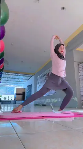 ✨ OTM Papan Latihan Perut Aerobik 5 in 1 LED ✨ Dapatkan tubuh ideal tanpa harus ke gym! Alat multifungsi ini bisa digunakan untuk latihan perut, lengan, punggung, dan dada hanya dengan satu papan. Dilengkapi layar LED untuk menghitung waktu latihan dan kalori terbakar, serta desain lipat dan portabel yang mudah disimpan di rumah. 💪 Cocok untuk: 	•	Latihan perut & plank 	•	Push up & resistance training 	•	Pilates & aerobik harian 🎀 Warna elegan dan modern, sempurna untuk kamu yang ingin olahraga dengan gaya! 💸  (hemat hingga 60%) 📦 Garansi 1 tahun | Gratis ongkir | Bonus tali elastis #PapanLatihanPerut #AlatOlahragaRumah #PilatesBoard #Aerobik5in1 #PushUpBoard #WorkoutDiRumah #FitnessTool #PerutRata #OlahragaHarian #BodyGoals #HomeGym #CiciGPTRekomendasi  #CapCut 