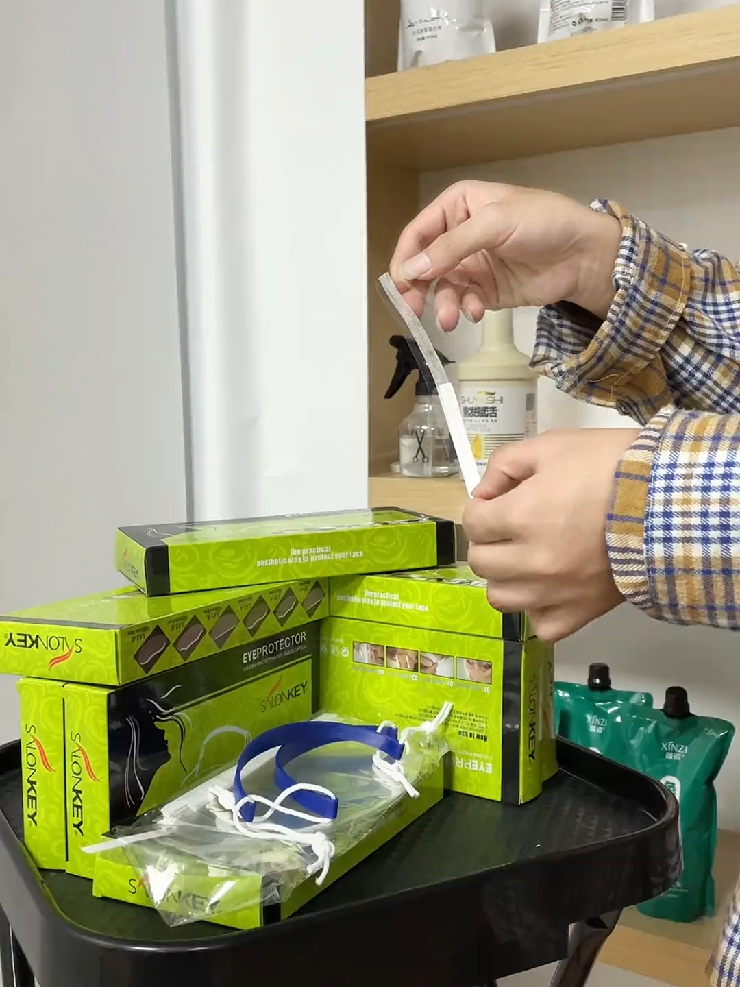 发廊专用刘海贴 不沾碎发好用#发廊 #理发店 #美发工具 #刘海贴 #发型师 @DOU+小助手